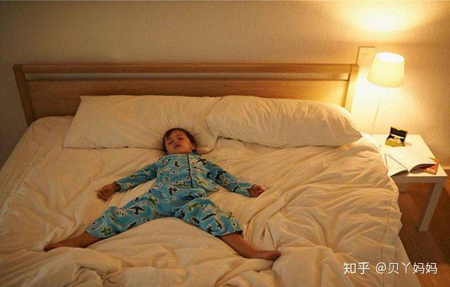 小孩半夜手机玩游戏视频_孩子半夜玩游戏怎样教育_小孩半夜偷玩手机游戏