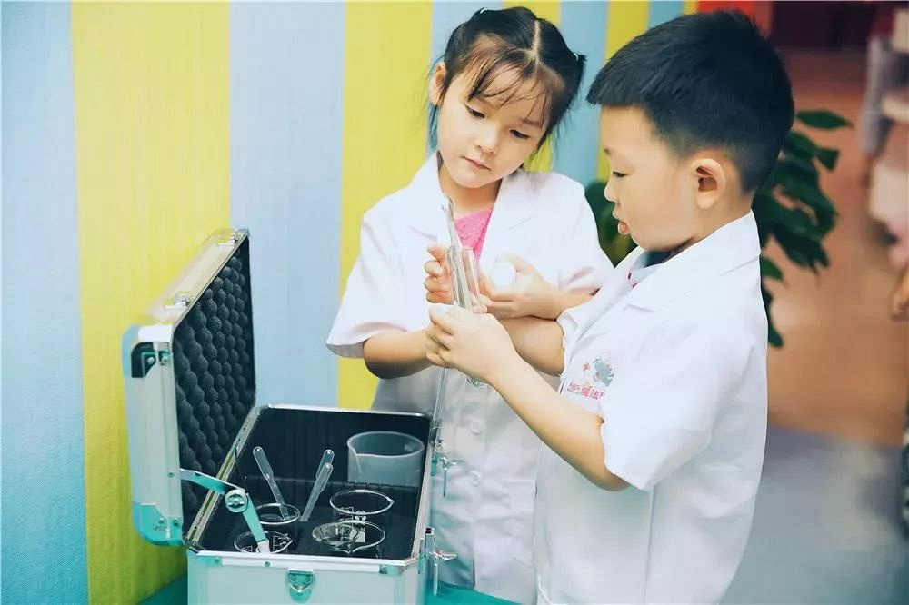 手机玩儿时游戏的软件_学龄前用什么游戏手机_学龄前儿童手机游戏
