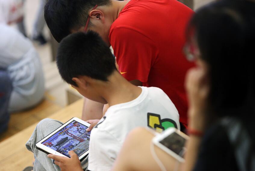 小孩玩游戏的软件_用手机和小孩玩的游戏软件_小孩玩游戏用什么手机
