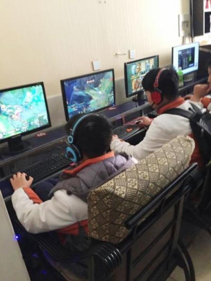 手机桌面总是弹出游戏_弹出桌面手机游戏是什么_手机跳出游戏界面