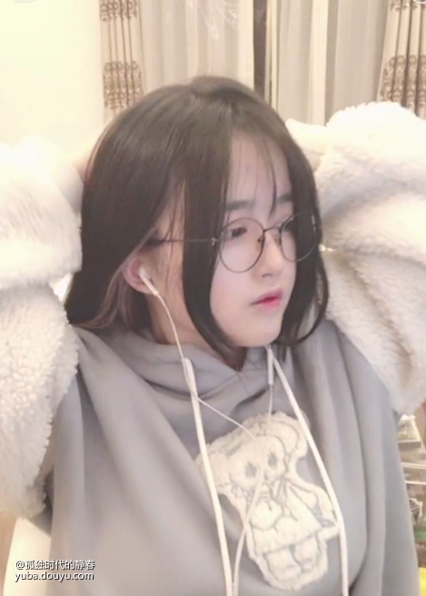 菠萝赛东年龄_菠萝赛东胸有多大_菠萝赛东胸围
