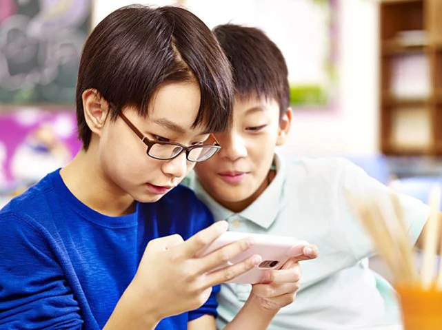 小孩玩手机小游戏免费版_有没有小孩子玩的游戏不收费的_儿童免费游戏手机玩