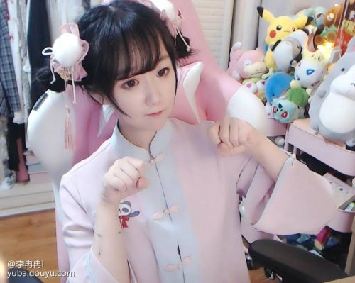 主播手机里面的游戏_主播里面手机游戏怎么玩_主播里面手机游戏是什么