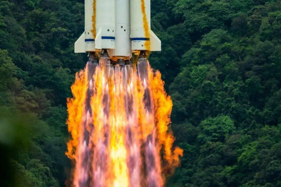 太空火箭模拟_太空火箭游戏手机版_模拟太空火箭手机游戏