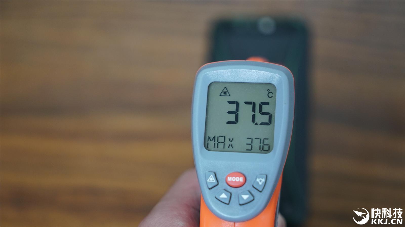 太热玩手机游戏用什么耳机_用手机玩游戏太热了_手机玩游戏太热会不会爆炸