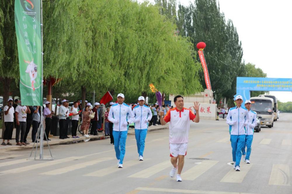 2023年春节是几月几号_2823年春节是几月几日_2033年春节是几号