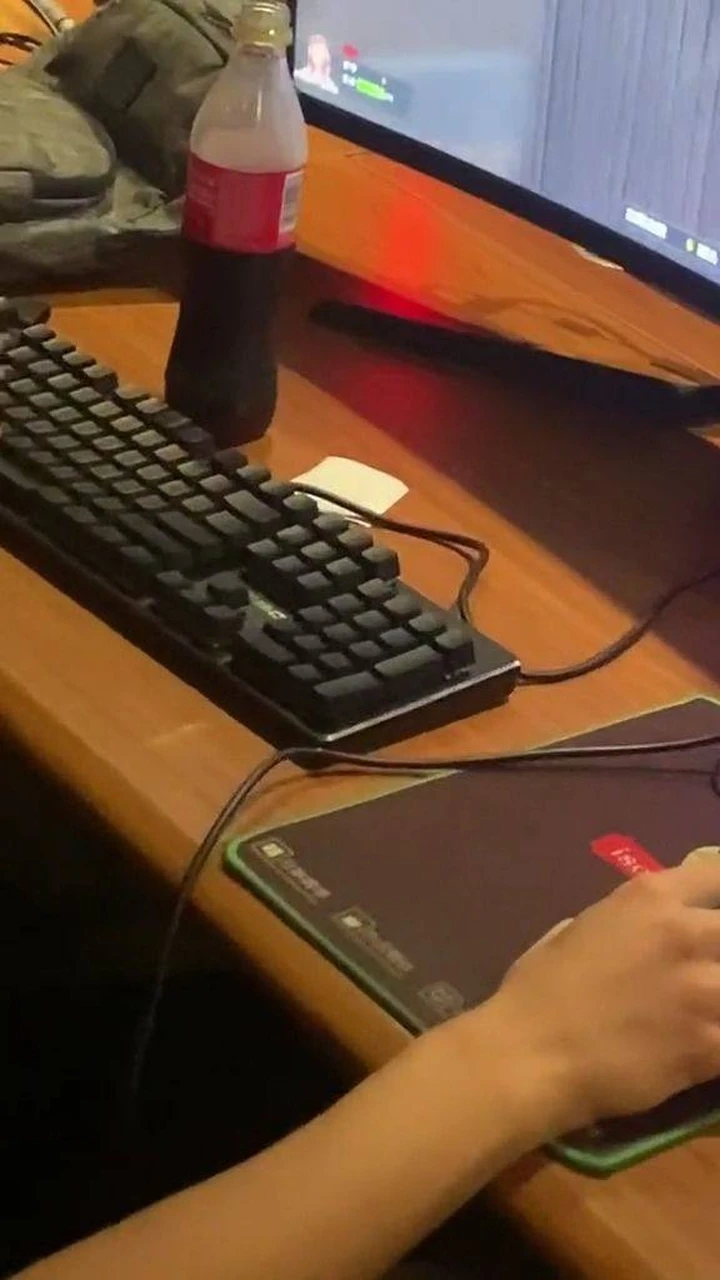 手机键盘玩游戏需要什么软件_用带键盘的手机打游戏好吗_键盘玩手机游戏