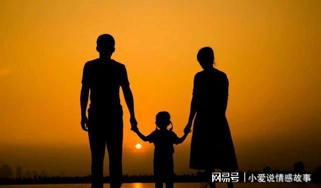 小孩儿打游戏被气哭砸手机_砸孩子手机对吗_孩子生气砸坏手机
