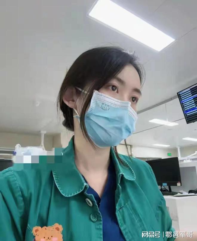 沉迷抓女子手机游戏视频_一女子沉迷手机游戏被抓_沉迷抓女子手机游戏犯法吗