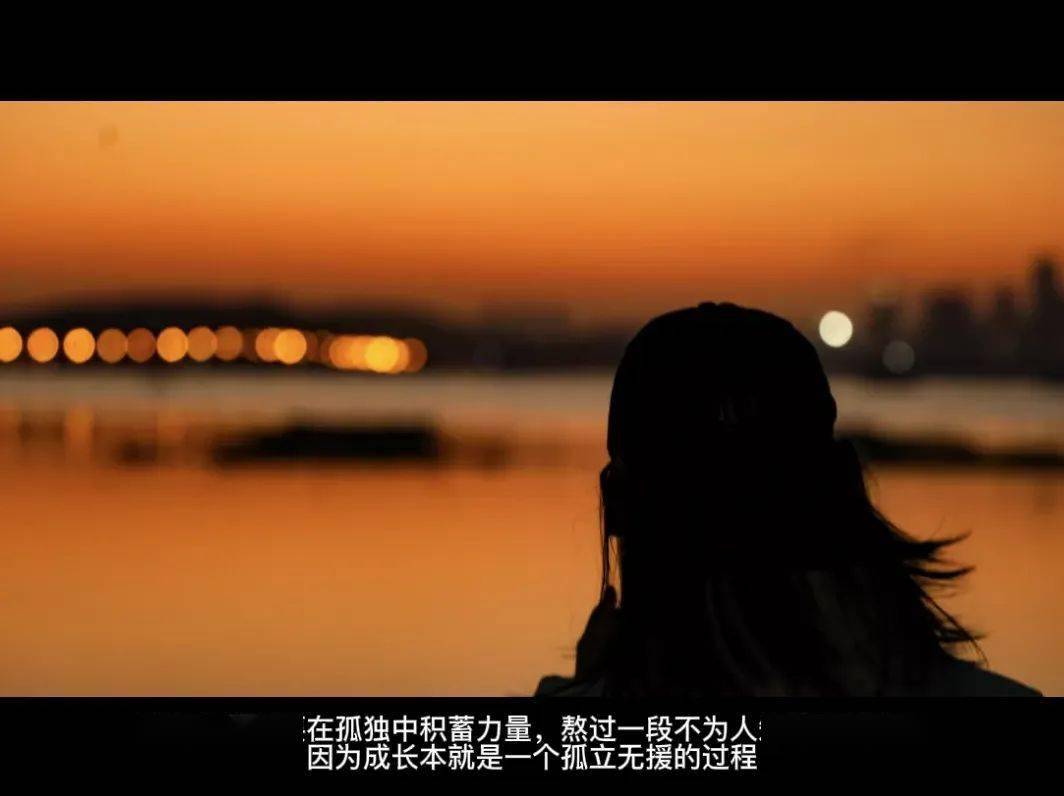 一个男孩玩手机游戏的电影_电影男孩玩手机游戏是什么_电影男孩玩手机游戏叫什么
