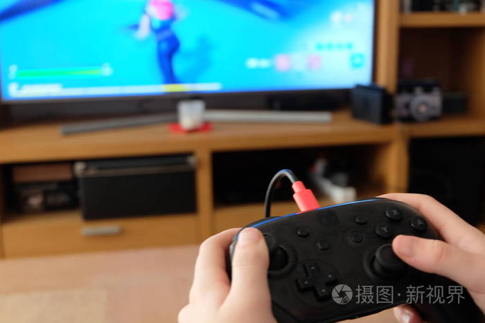 在家玩个人手机游戏犯法吗_在家可以玩游戏_一个人在家手机游戏怎么玩