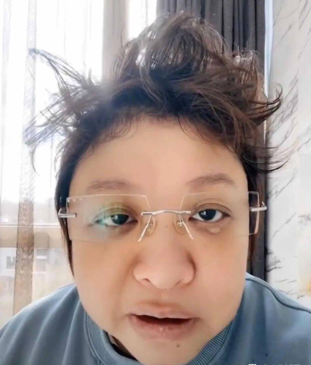沉迷邹市明手机游戏视频_邹市明沉迷手机游戏_邹市明代言的手游