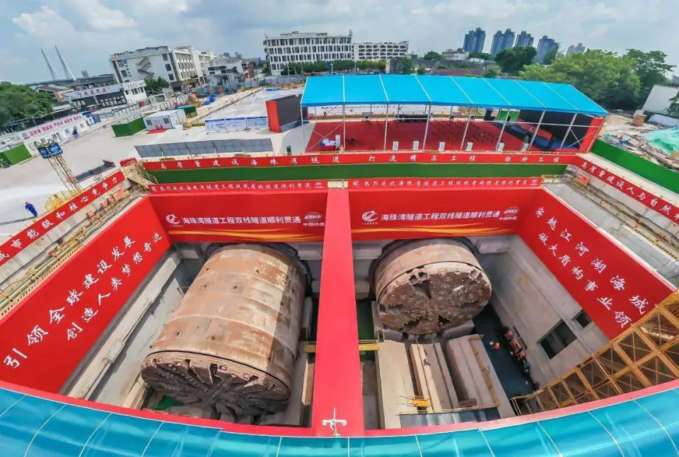 现代人穿越古代玩手机_小伙穿越古代有手机玩游戏_小伙穿越古代还拿出手机