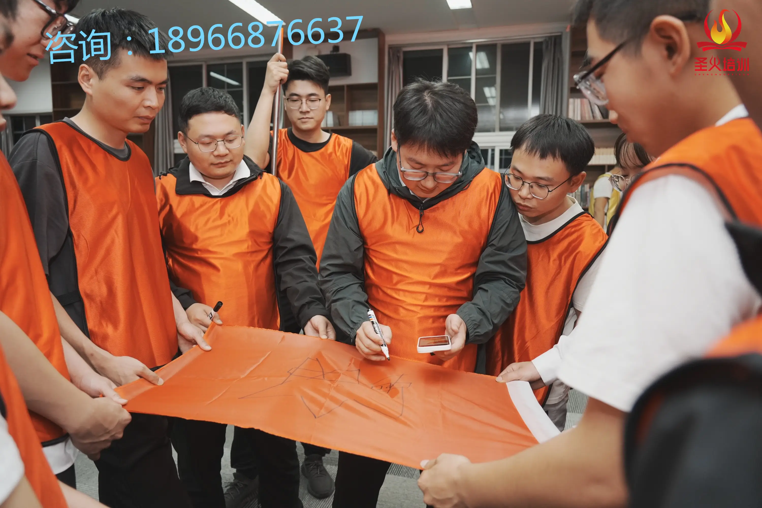 用回形针怎么做手机架_回形针怎么做成手机支架_自制手机游戏回形针