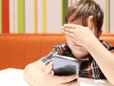 孩子玩手机犯法吗_小孩玩手机游戏家长犯法吗_小孩犯法家长玩手机游戏怎么办