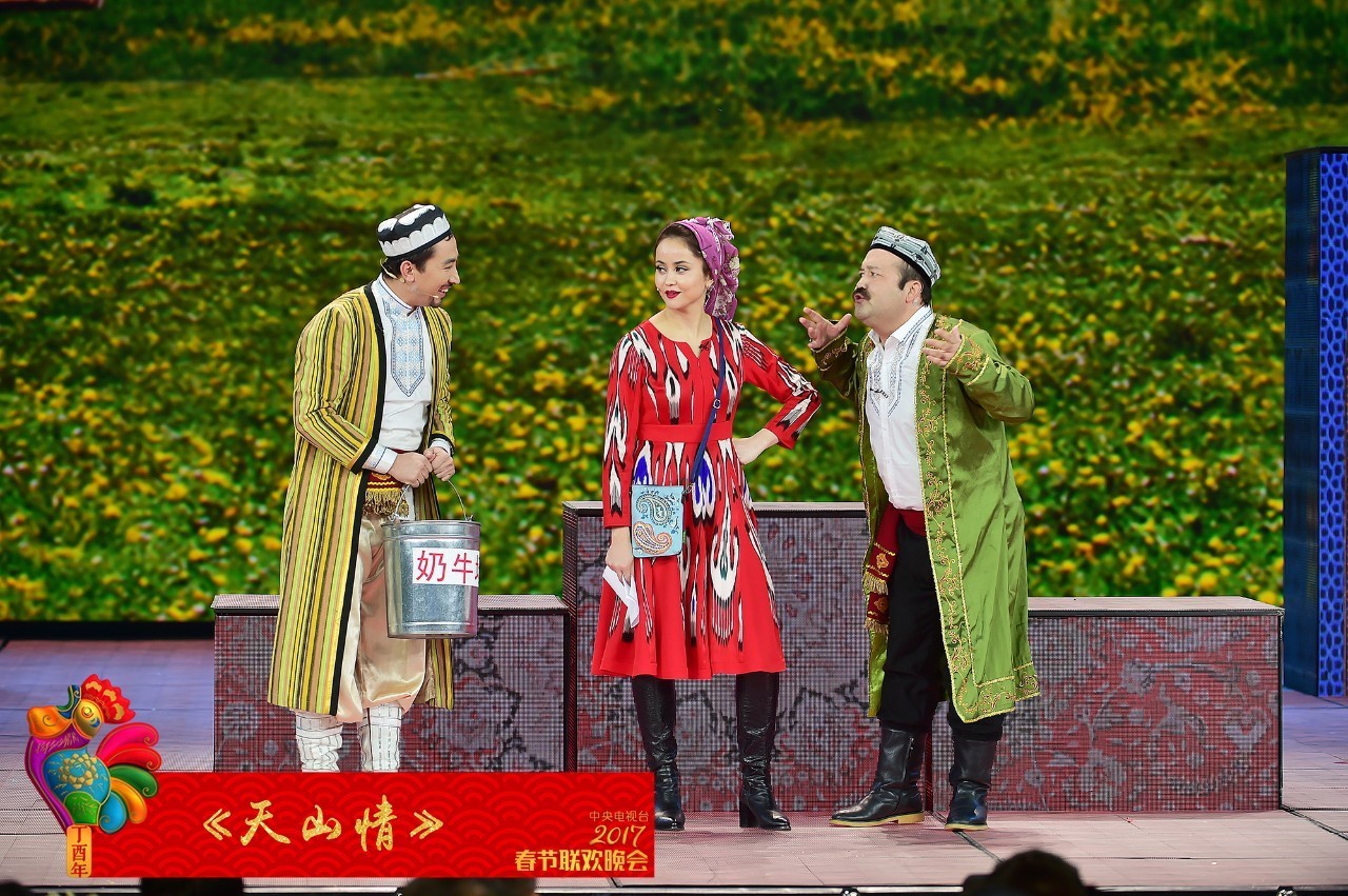 年三十_年轮_年轻的朋友来相会歌曲原唱
