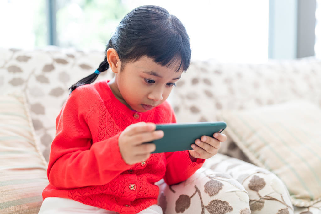 小孩迷恋手机游戏_迷恋小孩手机游戏怎么玩_迷恋小孩手机游戏怎么办