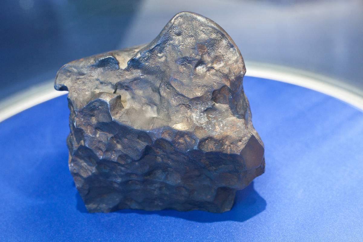 黑晶_黑晶枣_黑晶幕布和金属幕布哪个更好