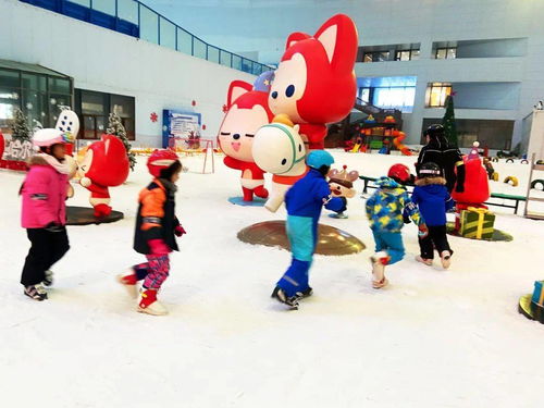 幼儿游戏滑雪,废旧材料变奏的冬季欢乐之旅(图2)