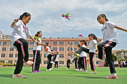 操场游戏图,游戏图中的童年记忆”(图1)