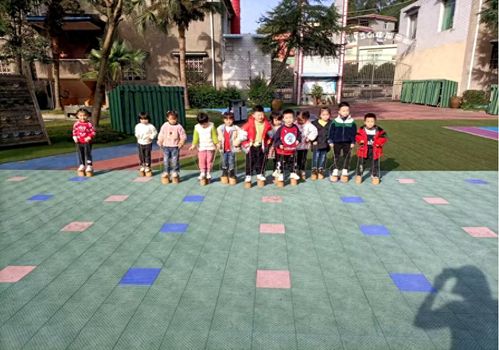 中班平衡体育游戏,中班幼儿平衡能力培养的趣味游戏探索(图1) 中班平衡体育游戏,中班幼儿平衡能力培养的趣味游戏探索(图1)