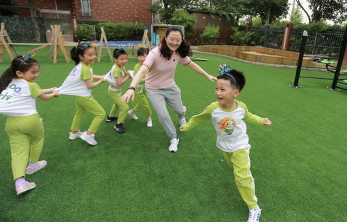 小班游戏小鸡捉虫,小班幼儿“小鸡捉虫”游戏活动解析(图3) 小班游戏小鸡捉虫,小班幼儿“小鸡捉虫”游戏活动解析(图3)