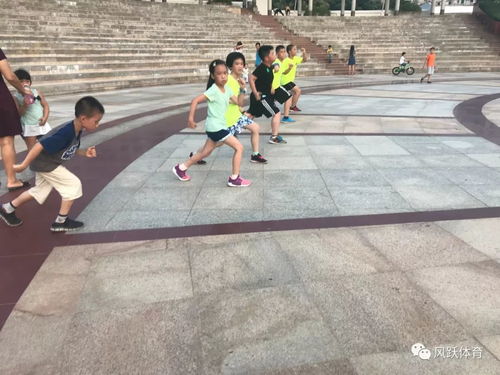 蹦台阶的游戏,锻炼宝宝平衡能力(图3) 蹦台阶的游戏,锻炼宝宝平衡能力(图3)