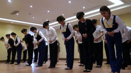 商务礼仪游戏,塑造专业形象(图1) 商务礼仪游戏,塑造专业形象(图1)