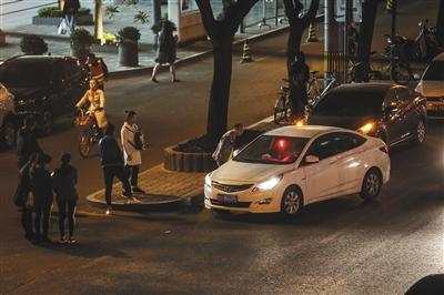 黑车的游戏,揭秘都市罪恶背后的传奇冒险(图3) 黑车的游戏,揭秘都市罪恶背后的传奇冒险(图3)