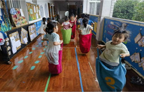 幼儿园布袋游戏,培养幼儿协调性与团队精神的趣味活动(图3) 幼儿园布袋游戏,培养幼儿协调性与团队精神的趣味活动(图3)