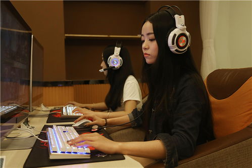 玩游戏的妹纸,揭秘现代游戏玩家的多样风采(图3) 玩游戏的妹纸,揭秘现代游戏玩家的多样风采(图3)