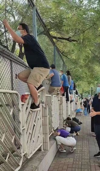 绳捆游戏,探索捆绑行动的团队精神与沟通技巧”(图2) 绳捆游戏,探索捆绑行动的团队精神与沟通技巧”(图2)