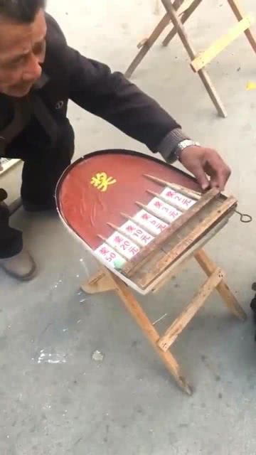 抽凳子游戏,抢凳子游戏的趣味与挑战”(图2) 抽凳子游戏,抢凳子游戏的趣味与挑战”(图2)