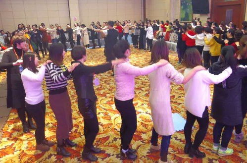 奥尔夫音乐游戏握手舞,培养儿童音乐感知与团队协作的律动之旅(图2) 奥尔夫音乐游戏握手舞,培养儿童音乐感知与团队协作的律动之旅(图2)