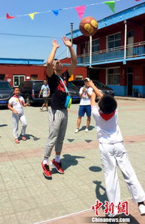 学生篮球游戏,“篮球游戏在学生体能与技能提升中的应用与实践”(图1)