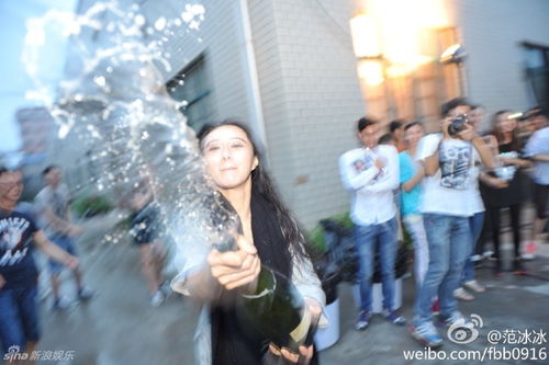 泼酒游戏,释放激情的狂欢之夜(图2) 泼酒游戏,释放激情的狂欢之夜(图2)