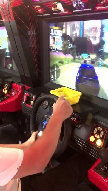 游戏厅练车,虚拟与现实驾驶技巧的完美融合(图2) 游戏厅练车,虚拟与现实驾驶技巧的完美融合(图2)