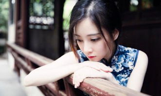 她在玩游戏(图3) 她在玩游戏(图3)
