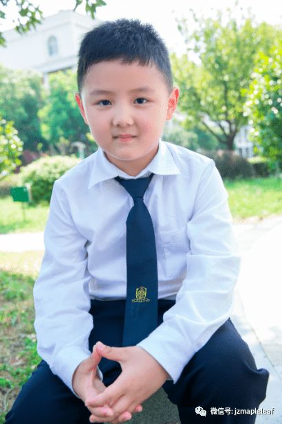小亮和小明玩游戏,游戏竞技场上的欢乐对决(图1) 小亮和小明玩游戏,游戏竞技场上的欢乐对决(图1)