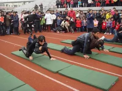 腿绑在一起的游戏(图3) 腿绑在一起的游戏(图3)