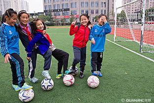 小学足球课游戏,快乐运动时光”(图3) 小学足球课游戏,快乐运动时光”(图3)