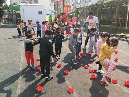 幼儿园大班户外活动游戏大全,快乐成长(图2) 幼儿园大班户外活动游戏大全,快乐成长(图2)
