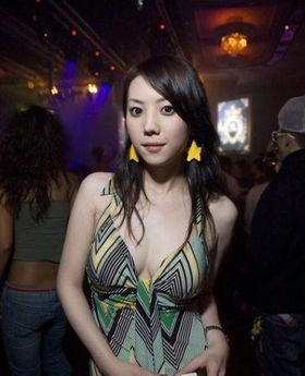 台湾夜场游戏,霓虹闪烁下的娱乐风情掠影(图3)