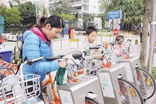 亲子登车游戏,登车游戏趣味无限(图2) 亲子登车游戏,登车游戏趣味无限(图2)