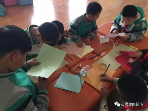 小学生三个人玩的游戏,快乐童年时光的欢乐竞技场”(图2) 小学生三个人玩的游戏,快乐童年时光的欢乐竞技场”(图2)