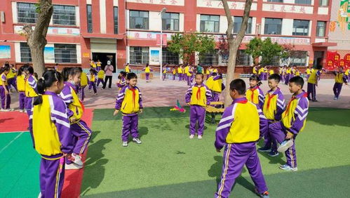 小学生三个人玩的游戏,快乐童年时光的欢乐竞技场”(图1) 小学生三个人玩的游戏,快乐童年时光的欢乐竞技场”(图1)