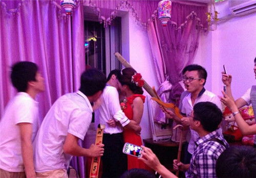 如洞房游戏,揭秘古代婚俗中的趣味互动(图3) 如洞房游戏,揭秘古代婚俗中的趣味互动(图3)
