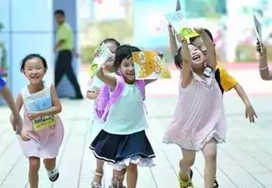 粘肩膀游戏,拉近彼此距离的社交新宠(图2)