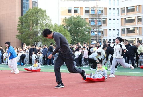 运动会家长游戏,欢乐无限——运动会家长游戏精彩回顾”(图2) 运动会家长游戏,欢乐无限——运动会家长游戏精彩回顾”(图2)