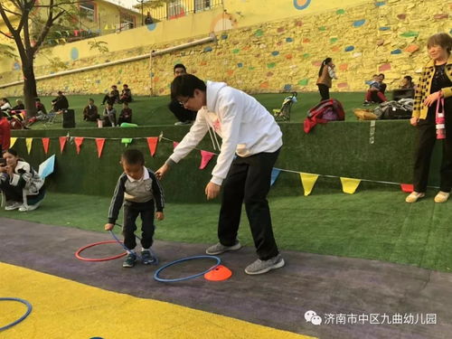 幼儿园草地游戏,幼儿园户外游戏掠影(图1)
